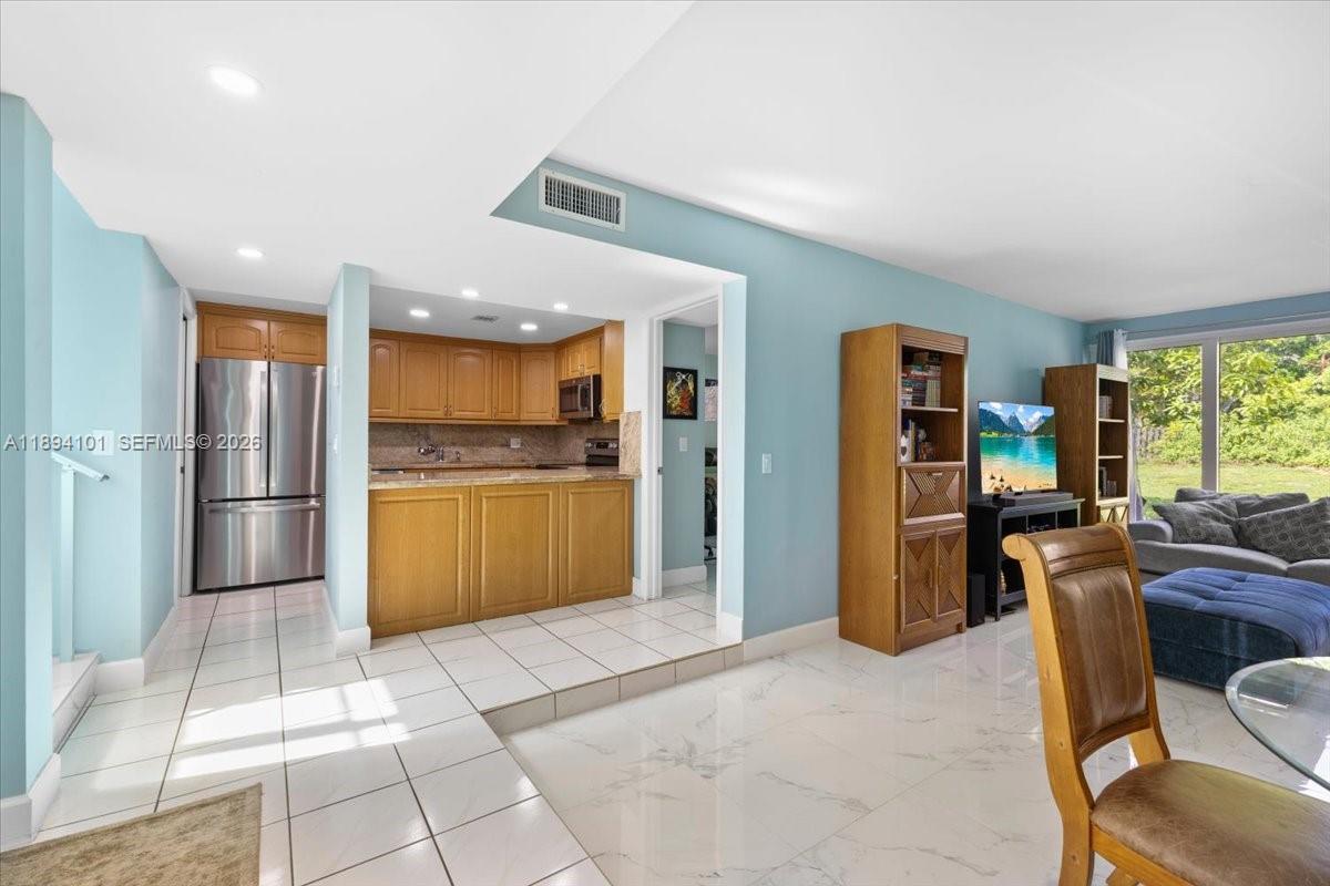 9450 Live Oak Pl #109, Davie FL 33324