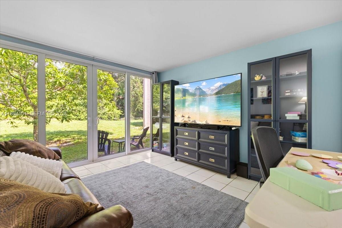 9450 Live Oak Pl #109, Davie FL 33324