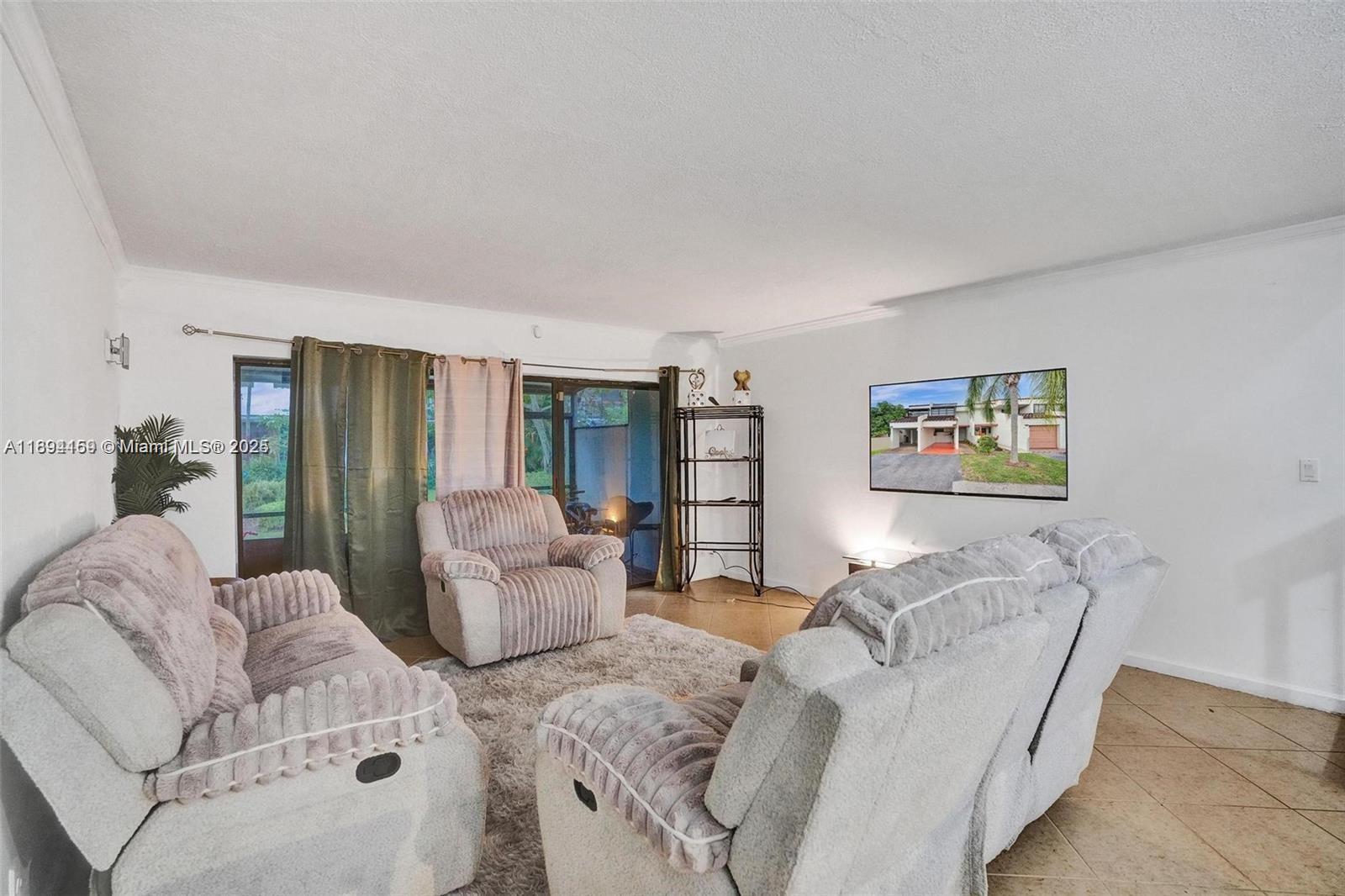 6483 Racquet Club Dr #22, Lauderhill FL 33319