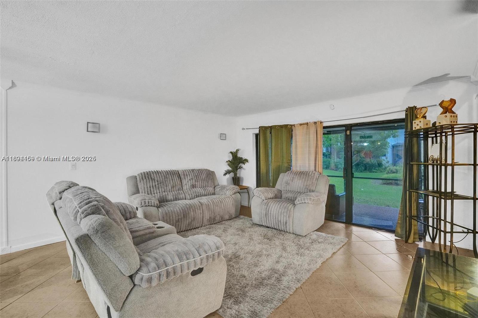 6483 Racquet Club Dr #22, Lauderhill FL 33319