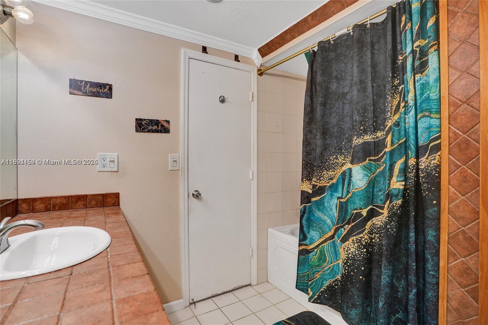 6483 Racquet Club Dr #22, Lauderhill FL 33319