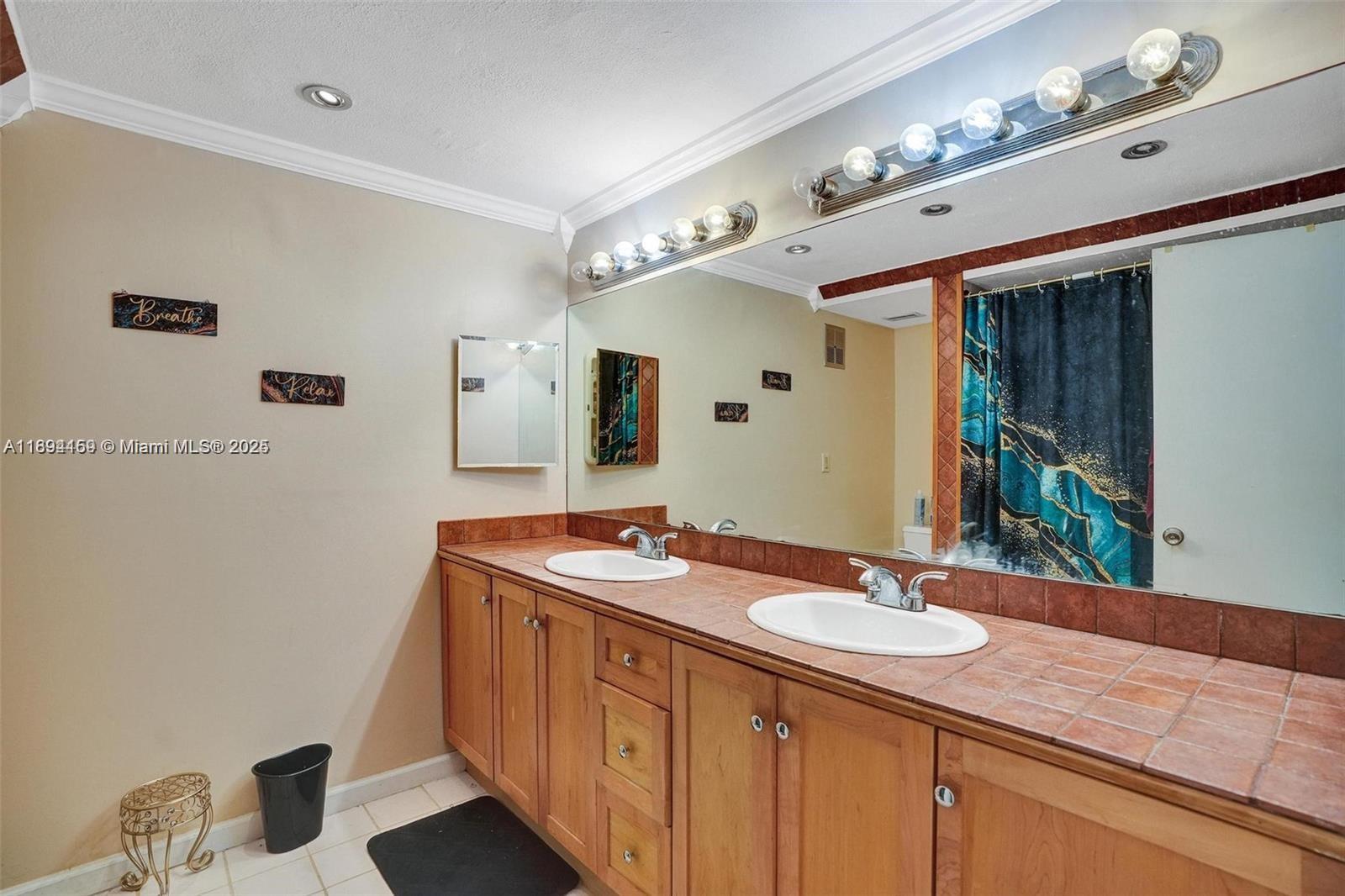 6483 Racquet Club Dr #22, Lauderhill FL 33319