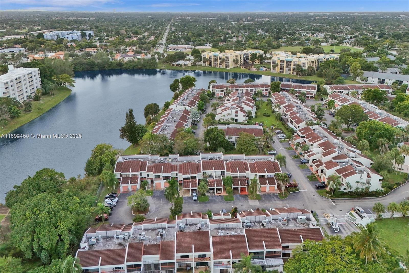 6483 Racquet Club Dr #22, Lauderhill FL 33319