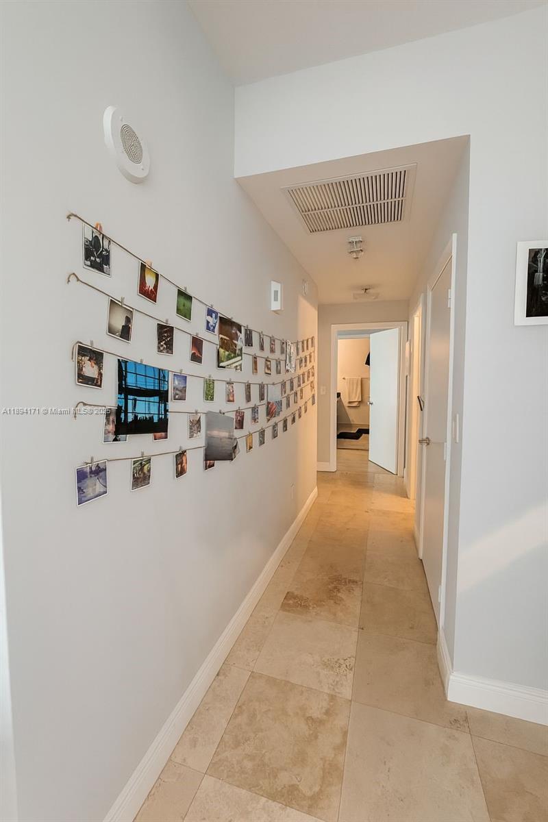 31 SE 5th St #4016, Miami FL 33131
