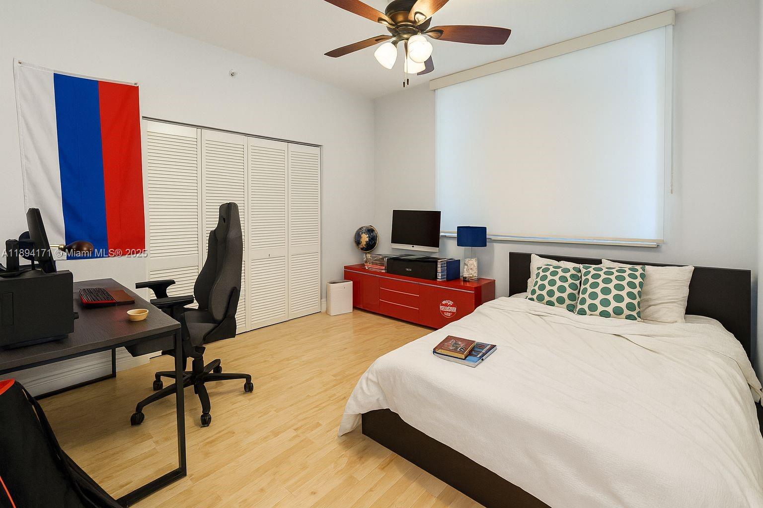 31 SE 5th St #4016, Miami FL 33131