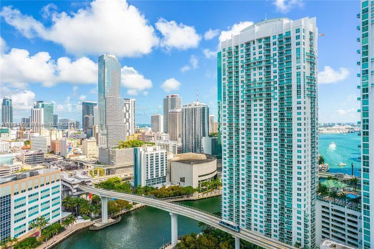 31 SE 5th St #4016, Miami FL 33131