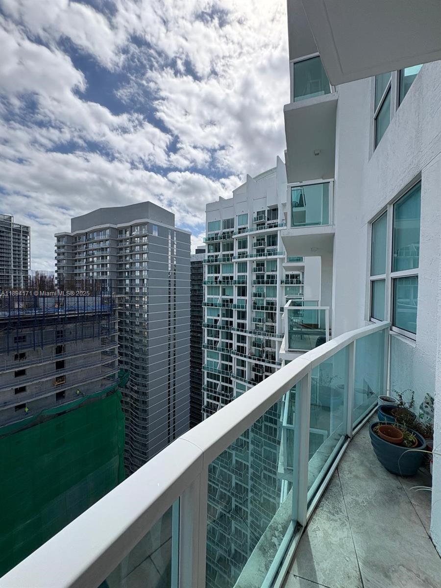 31 SE 5th St #4016, Miami FL 33131