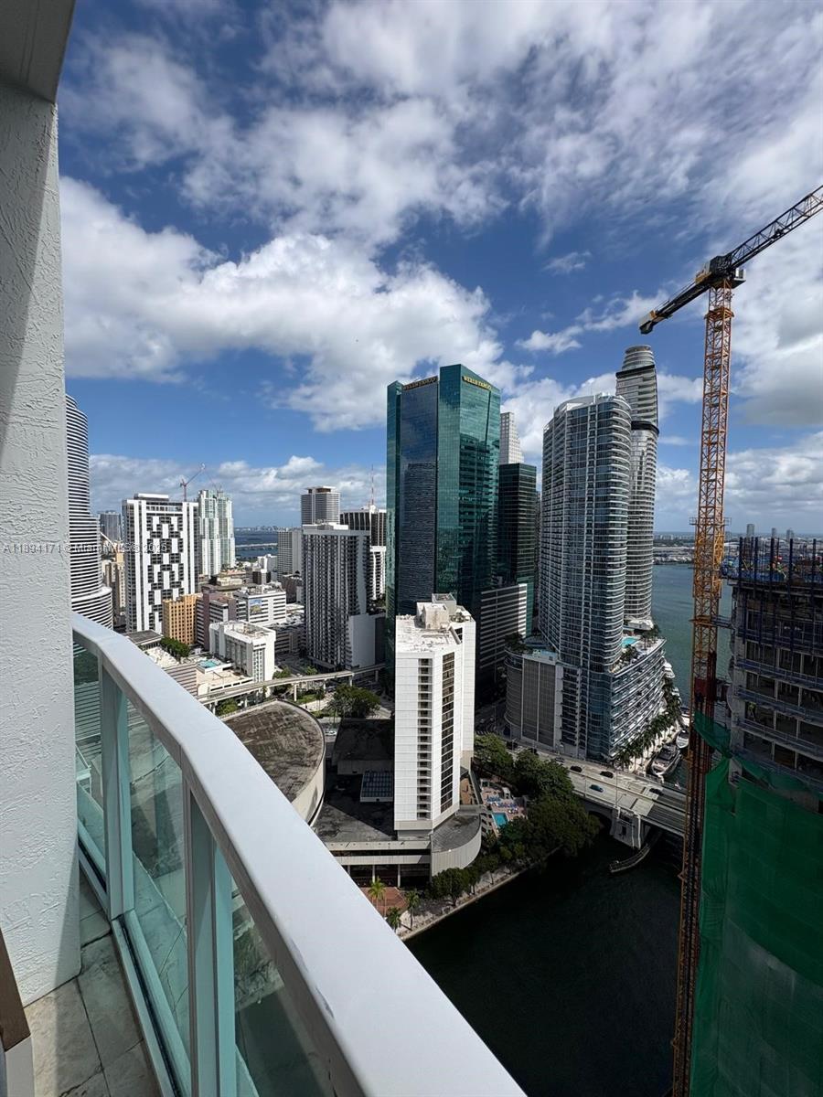 31 SE 5th St #4016, Miami FL 33131