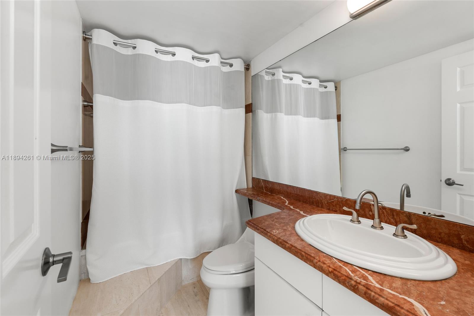 800 Claughton Island Dr #2203, Miami FL 33131