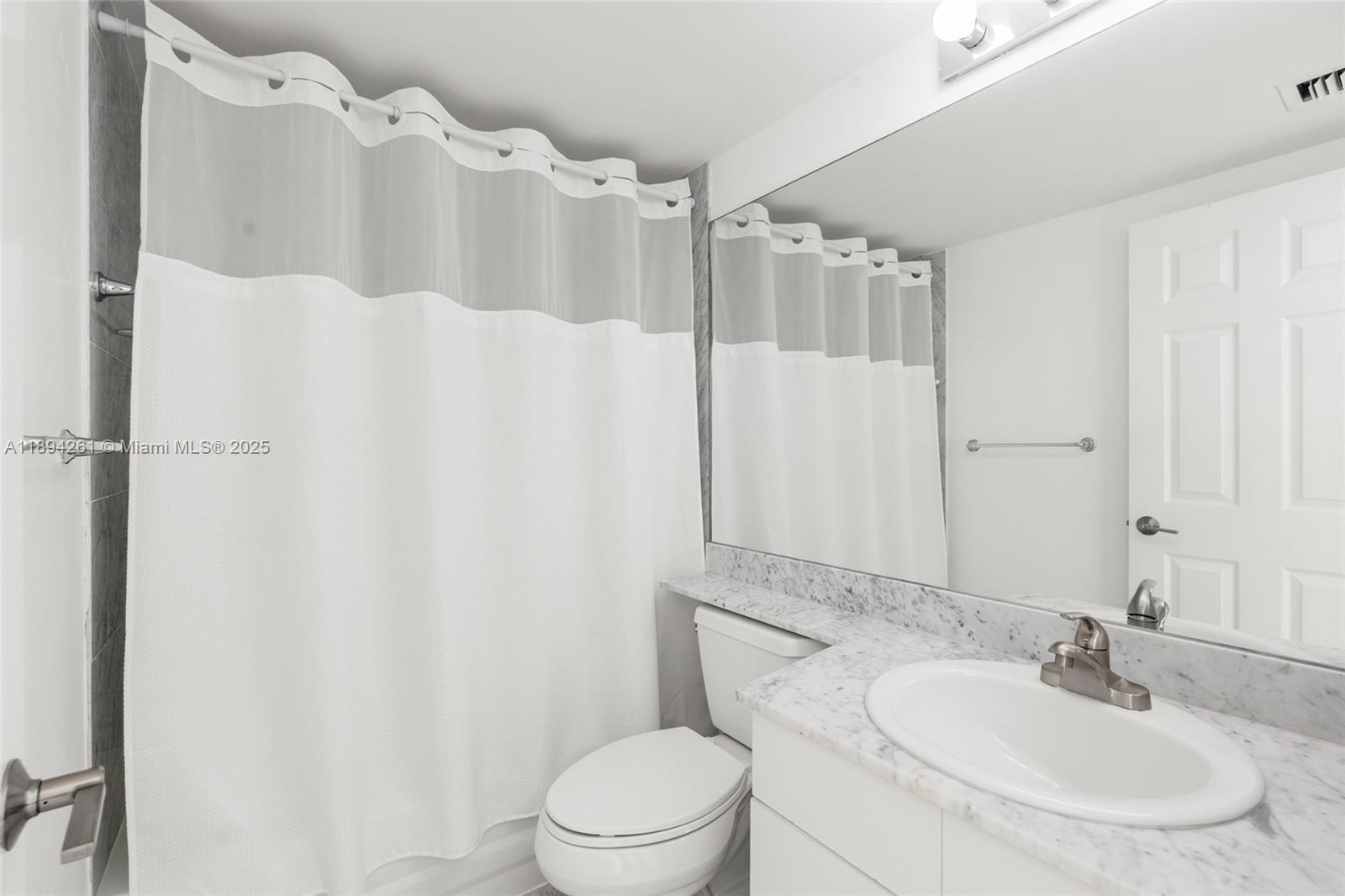 800 Claughton Island Dr #2203, Miami FL 33131