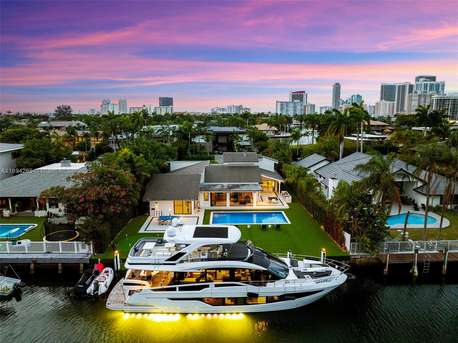 207 Holiday Dr, Hallandale Beach FL 33009