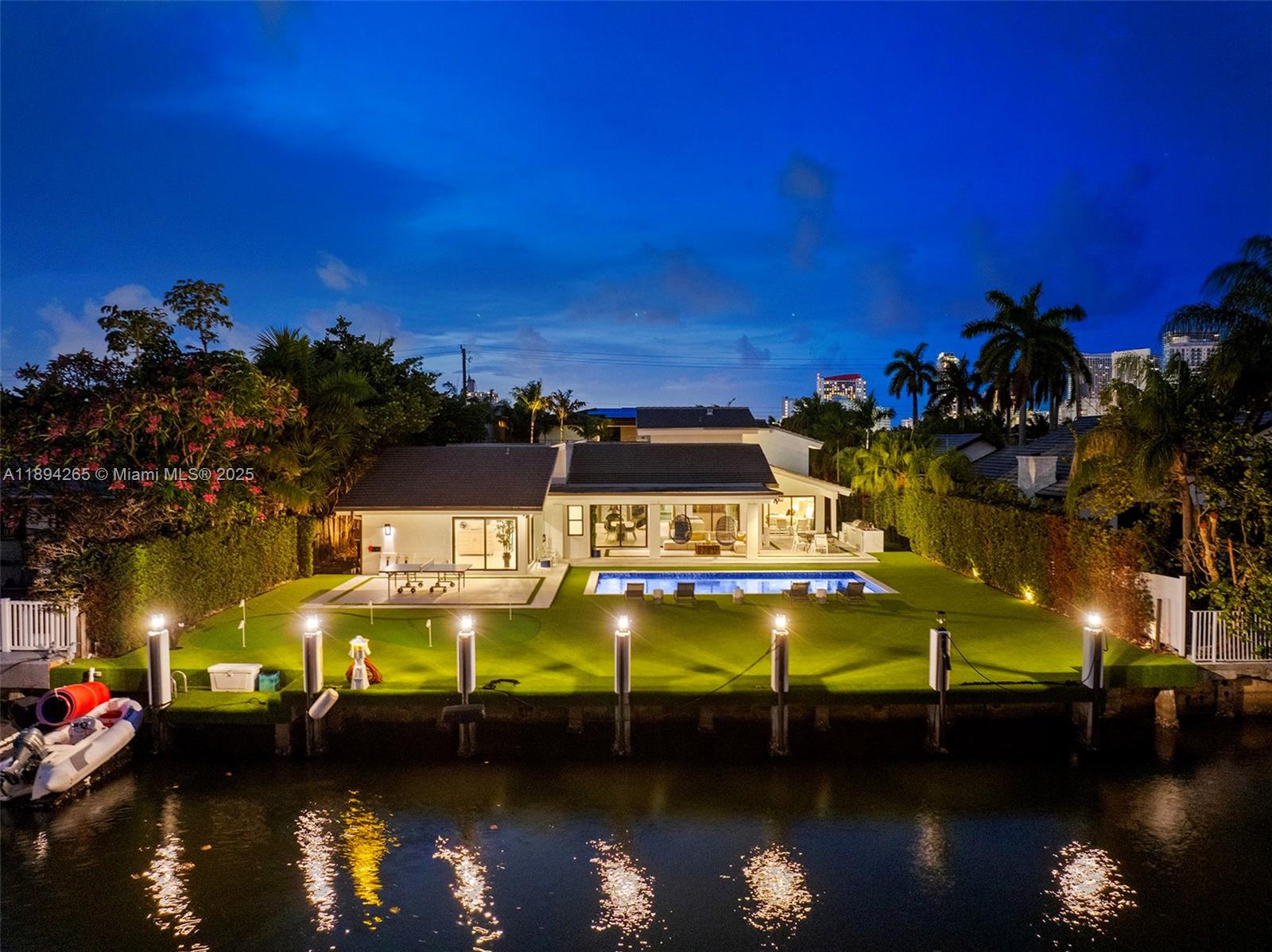 207 Holiday Dr, Hallandale Beach FL 33009