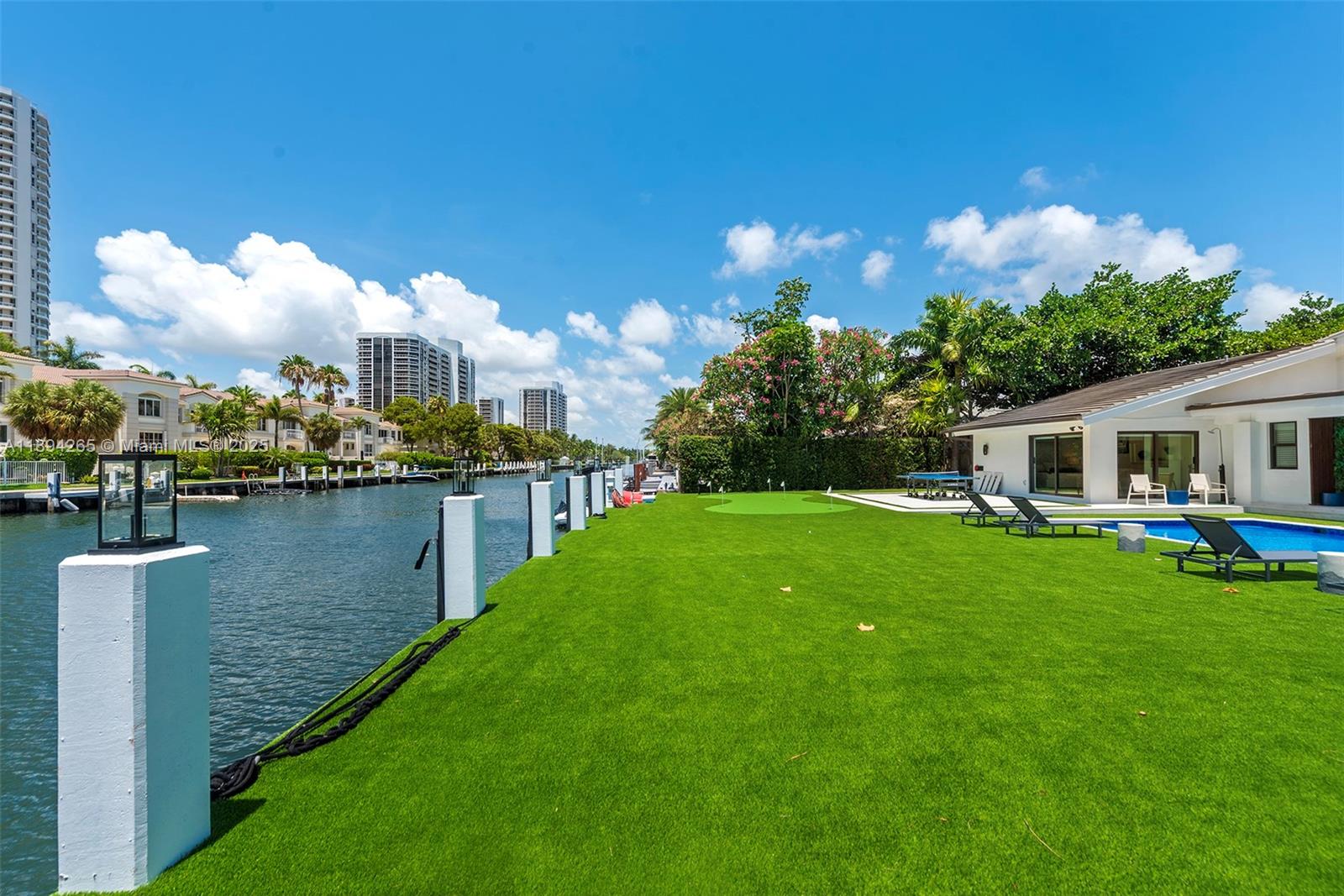207 Holiday Dr, Hallandale Beach FL 33009