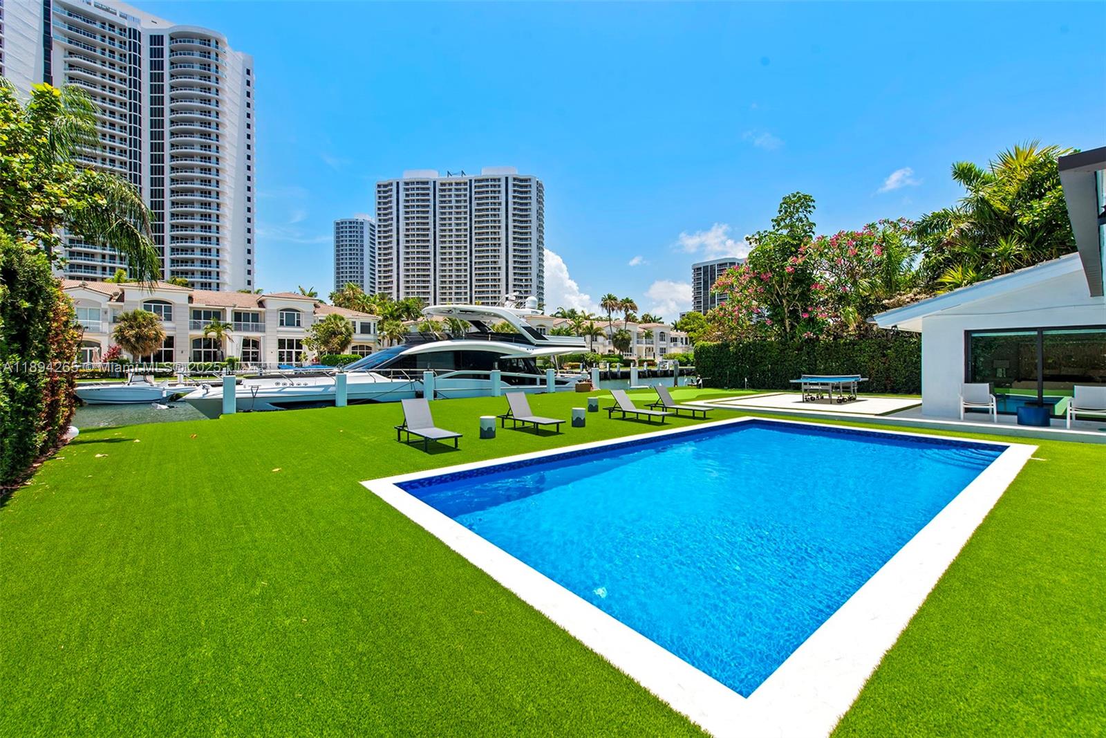 207 Holiday Dr, Hallandale Beach FL 33009