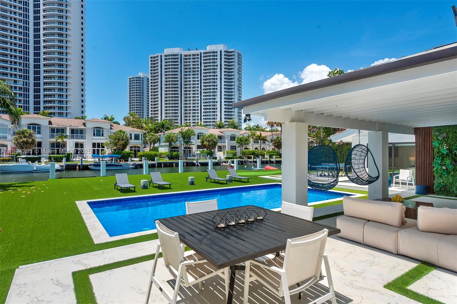 207 Holiday Dr, Hallandale Beach FL 33009