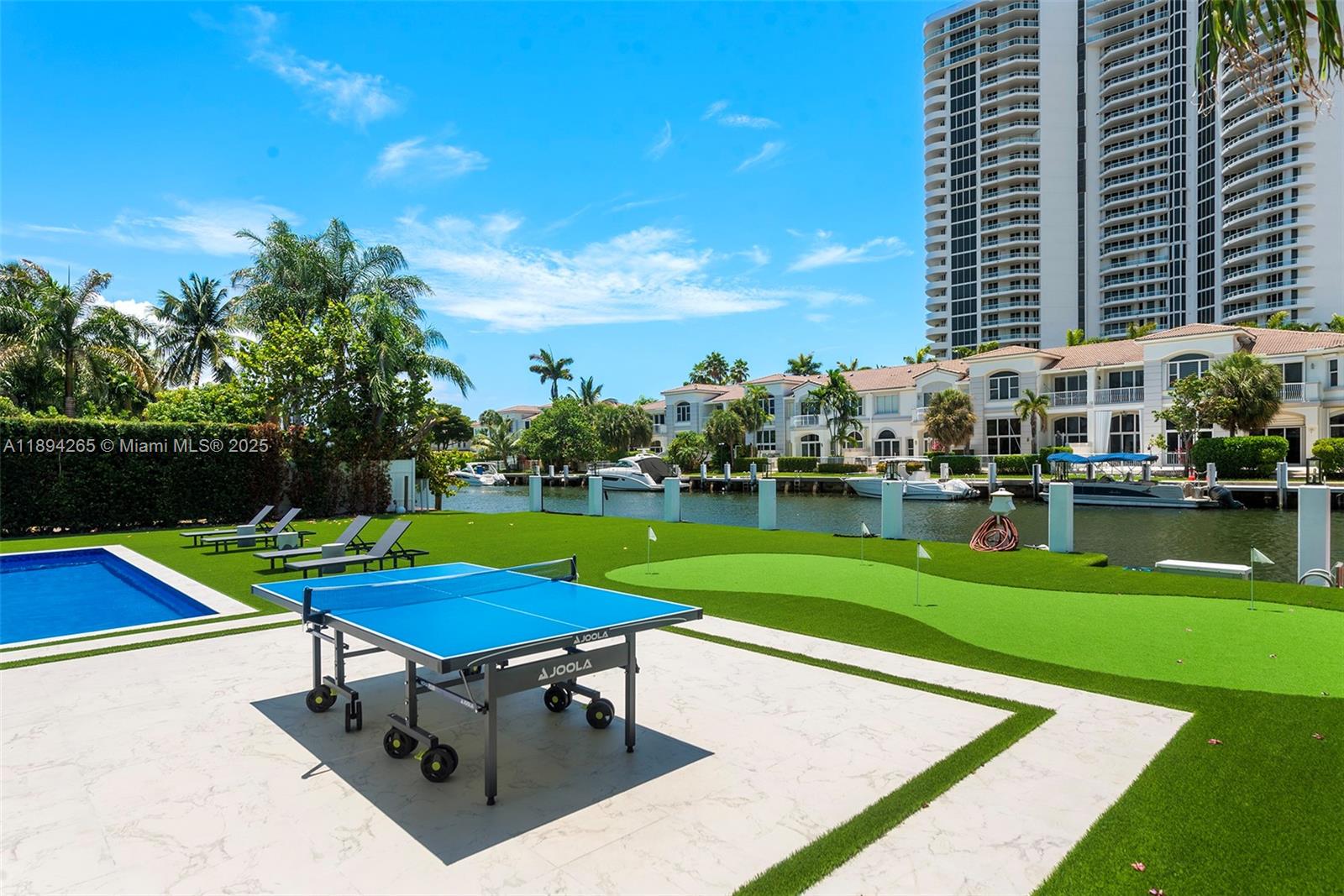207 Holiday Dr, Hallandale Beach FL 33009