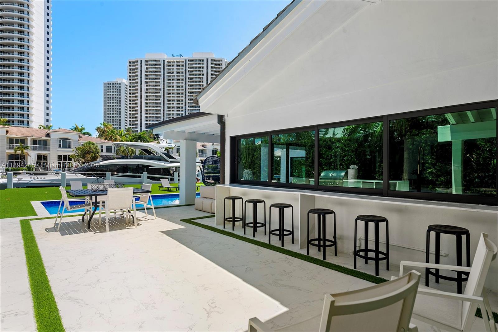 207 Holiday Dr, Hallandale Beach FL 33009
