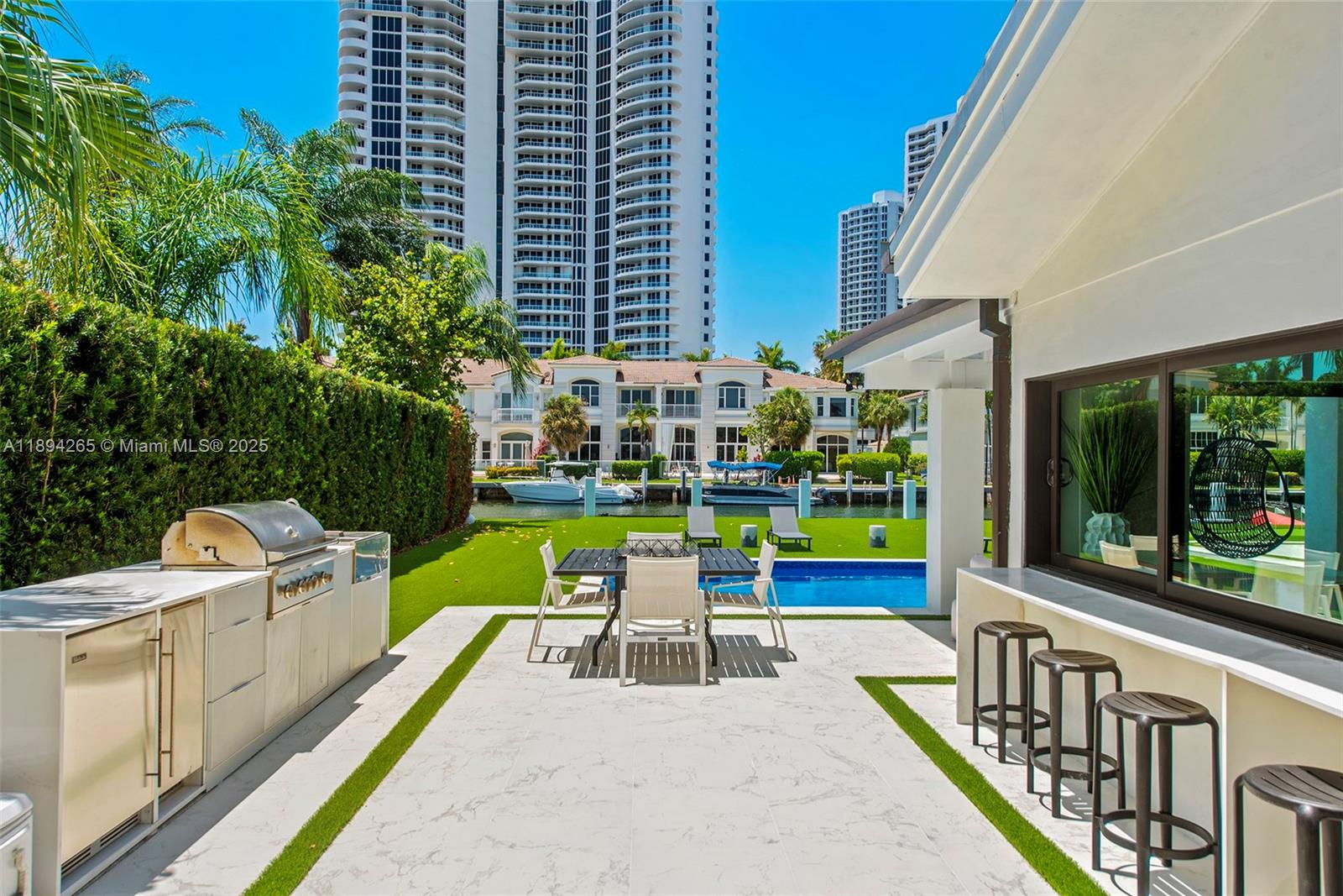 207 Holiday Dr, Hallandale Beach FL 33009