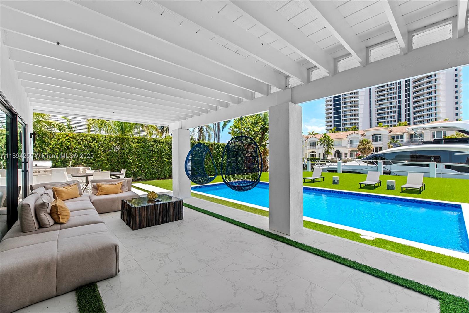207 Holiday Dr, Hallandale Beach FL 33009