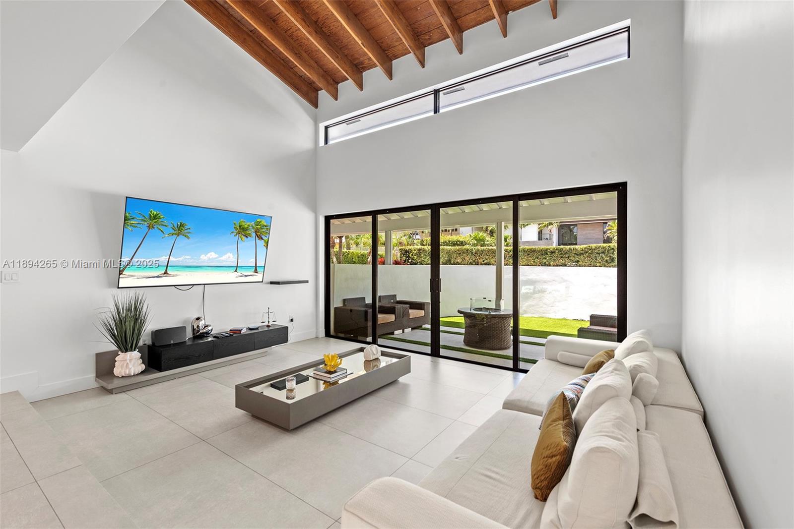 207 Holiday Dr, Hallandale Beach FL 33009
