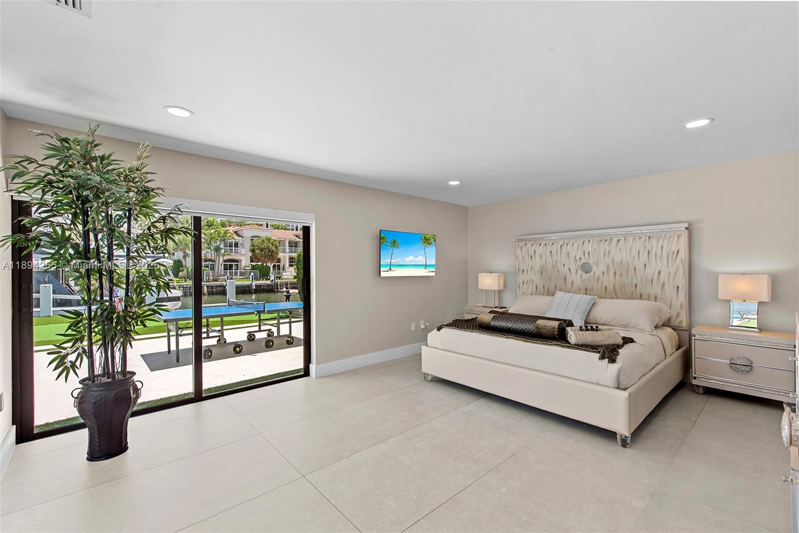 207 Holiday Dr, Hallandale Beach FL 33009