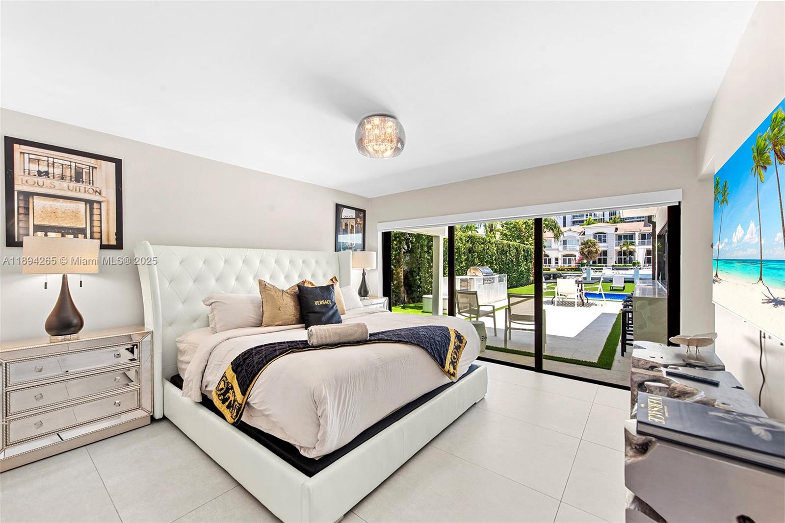 207 Holiday Dr, Hallandale Beach FL 33009