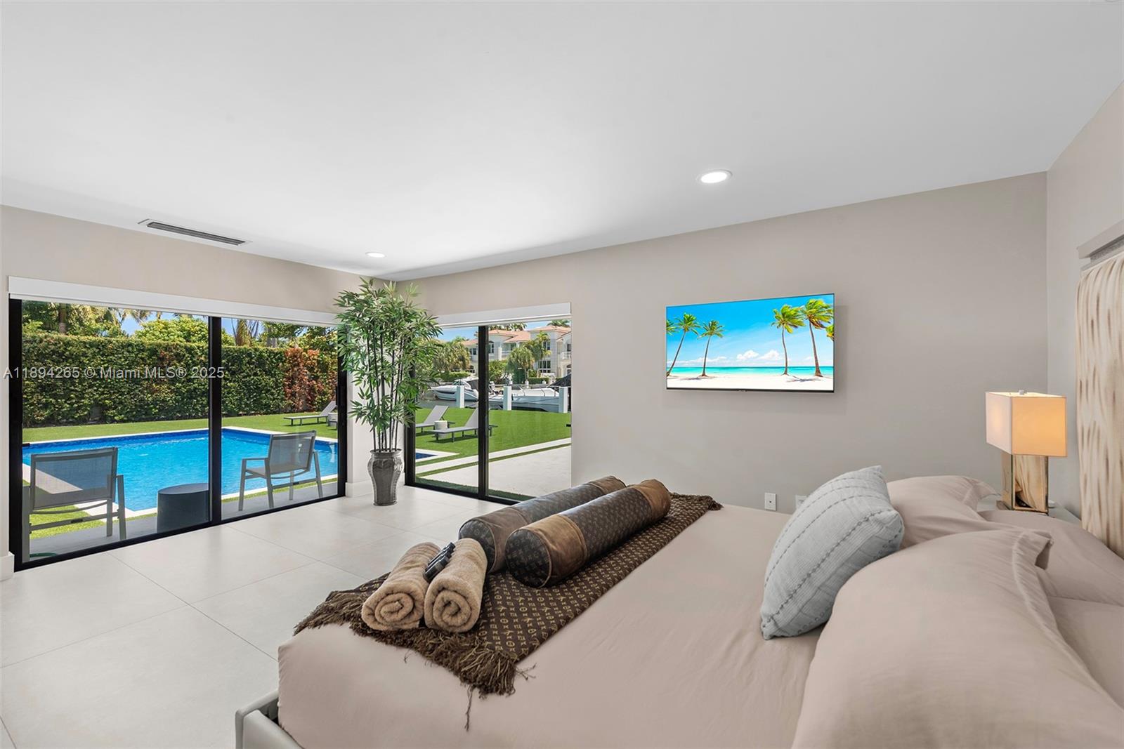 207 Holiday Dr, Hallandale Beach FL 33009