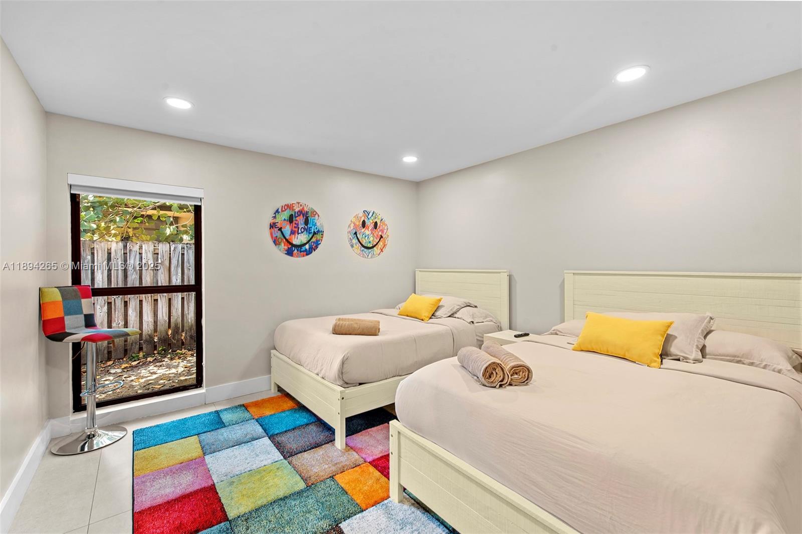 207 Holiday Dr, Hallandale Beach FL 33009