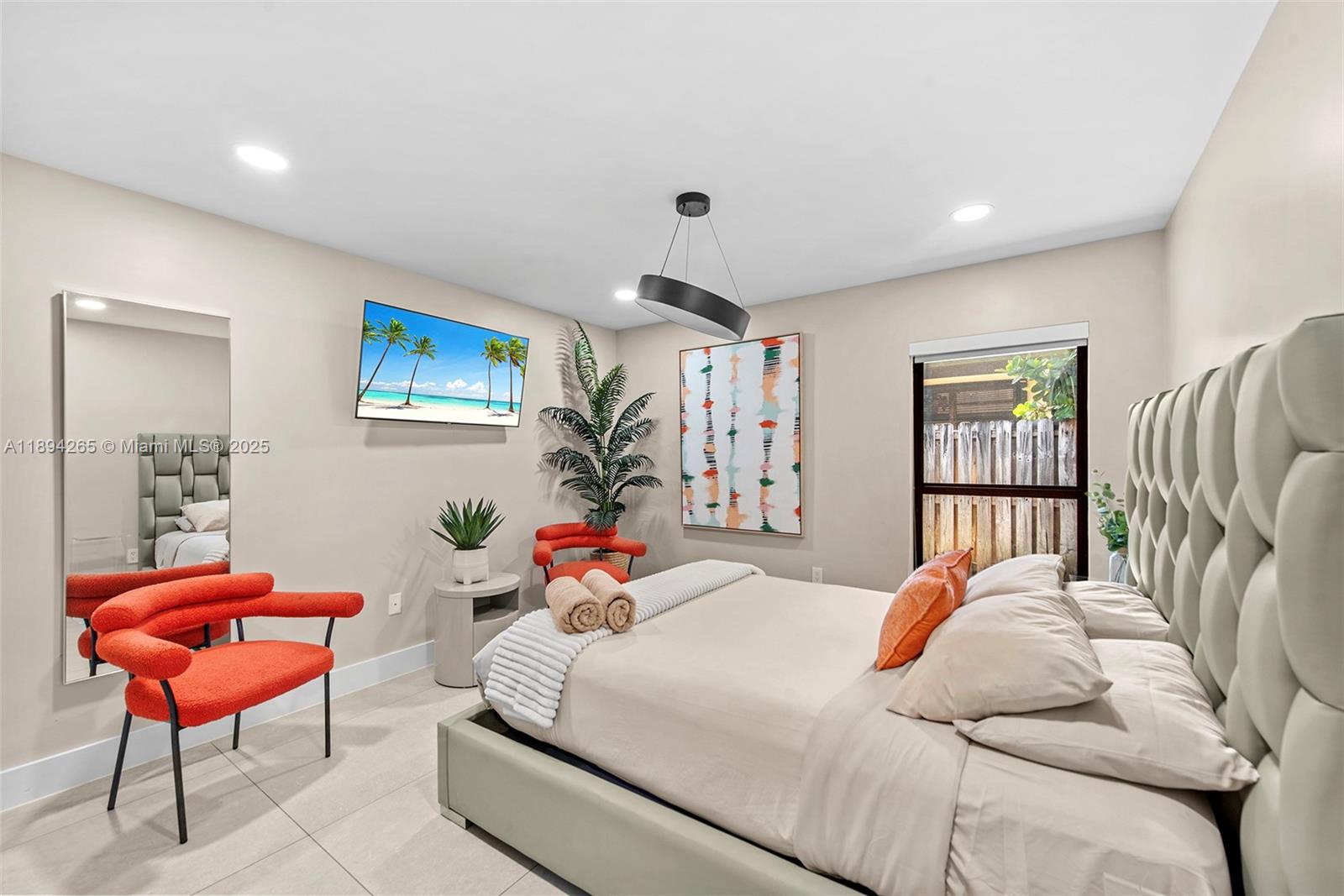 207 Holiday Dr, Hallandale Beach FL 33009