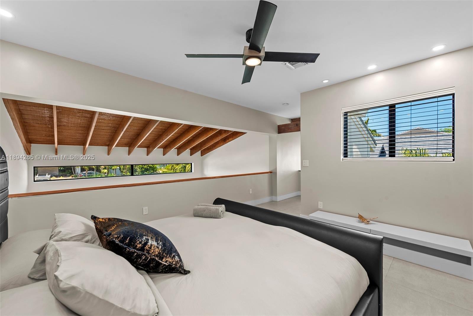 207 Holiday Dr, Hallandale Beach FL 33009