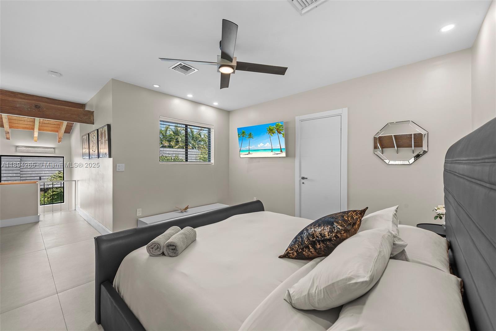 207 Holiday Dr, Hallandale Beach FL 33009