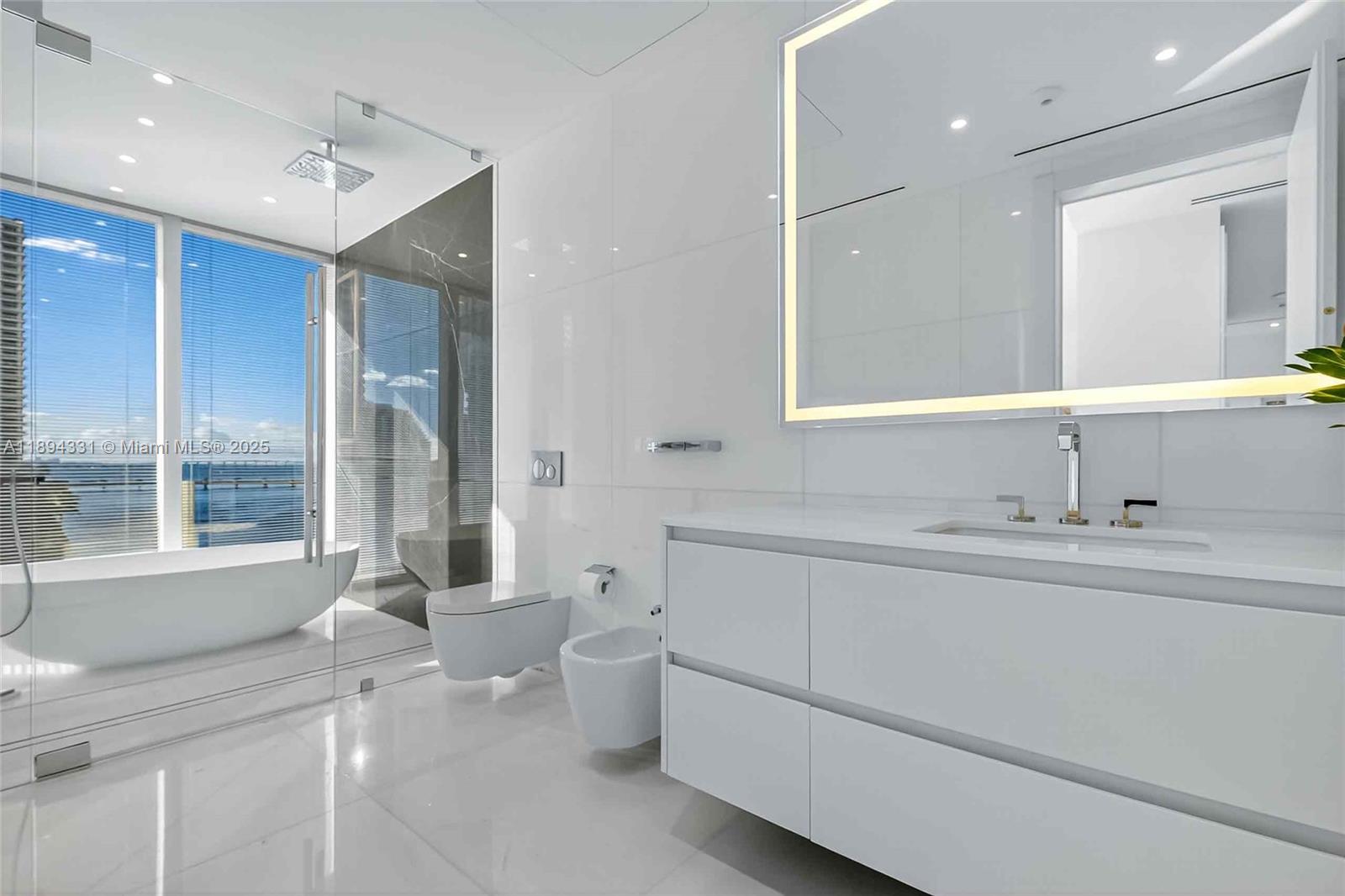 300 Biscayne Blvd Way #501, Miami FL 33131