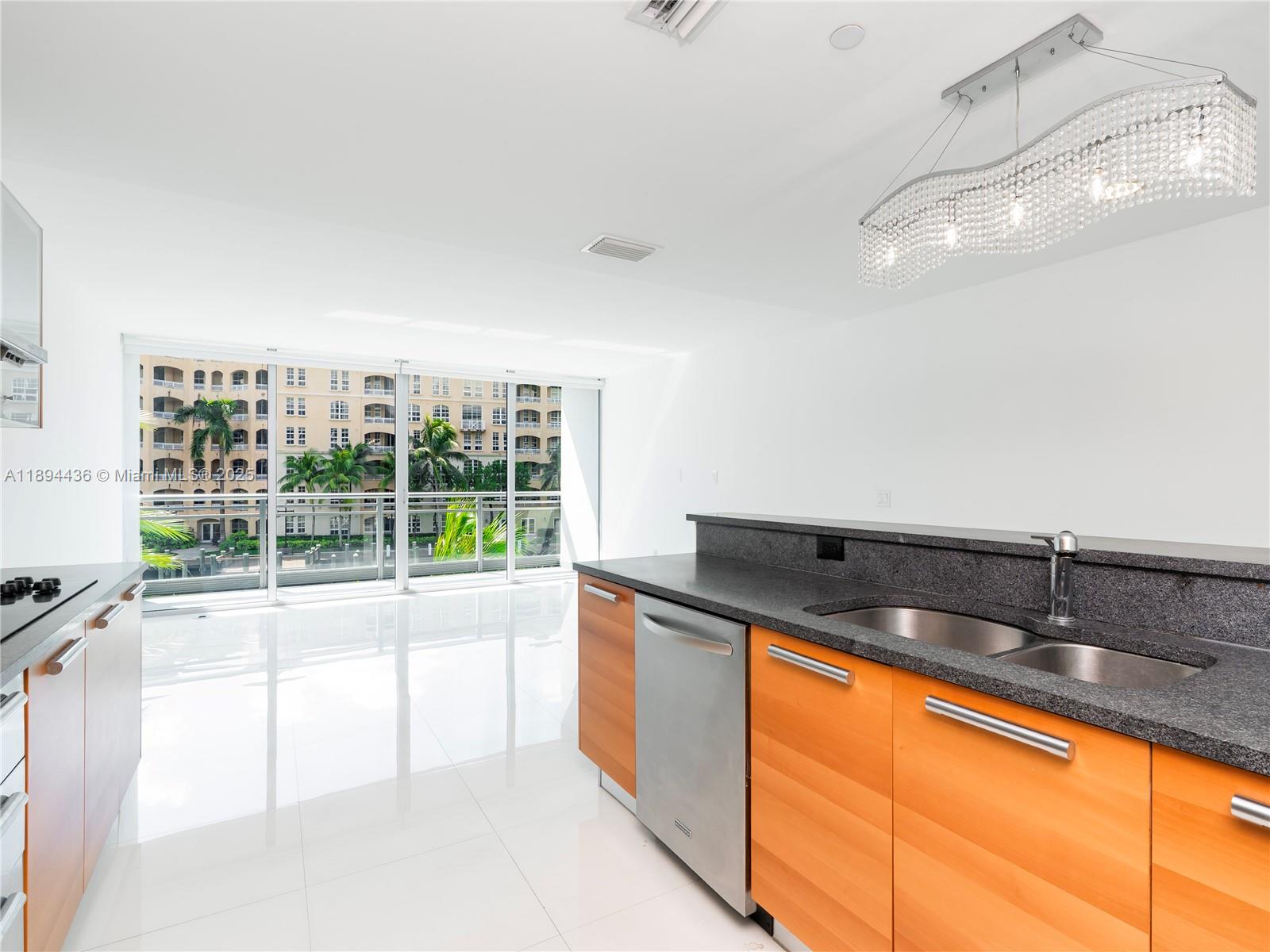 2950 NE 188th St #225, Aventura FL 33180