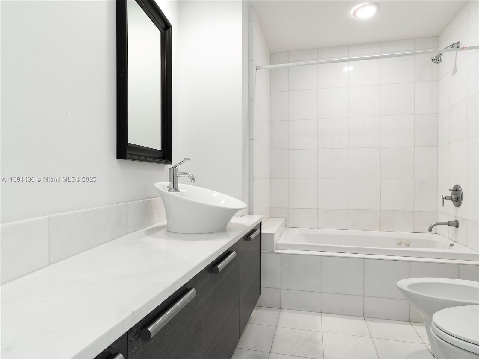 2950 NE 188th St #225, Aventura FL 33180