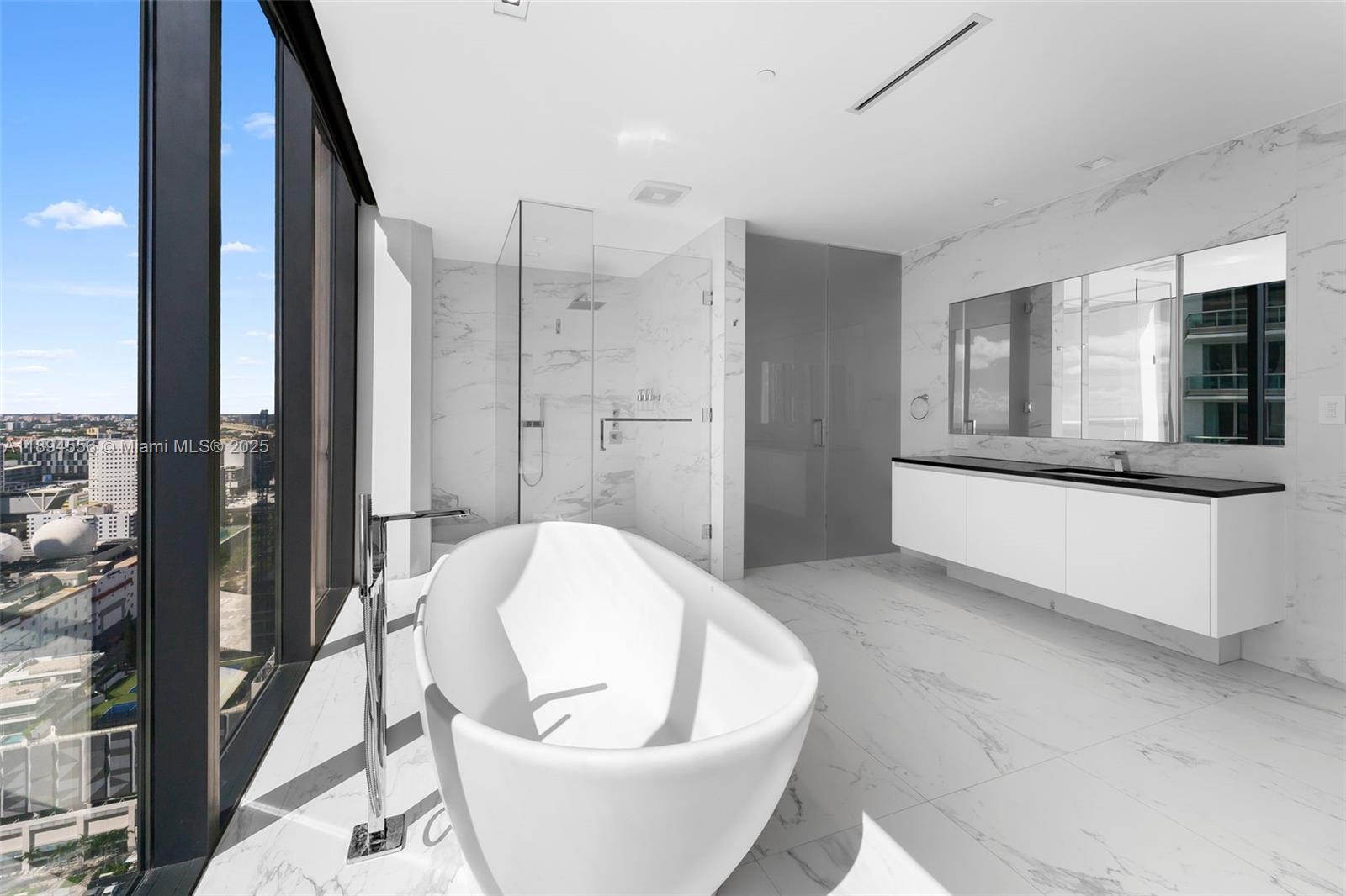 1000 Biscayne Blvd #3301, Miami FL 33132