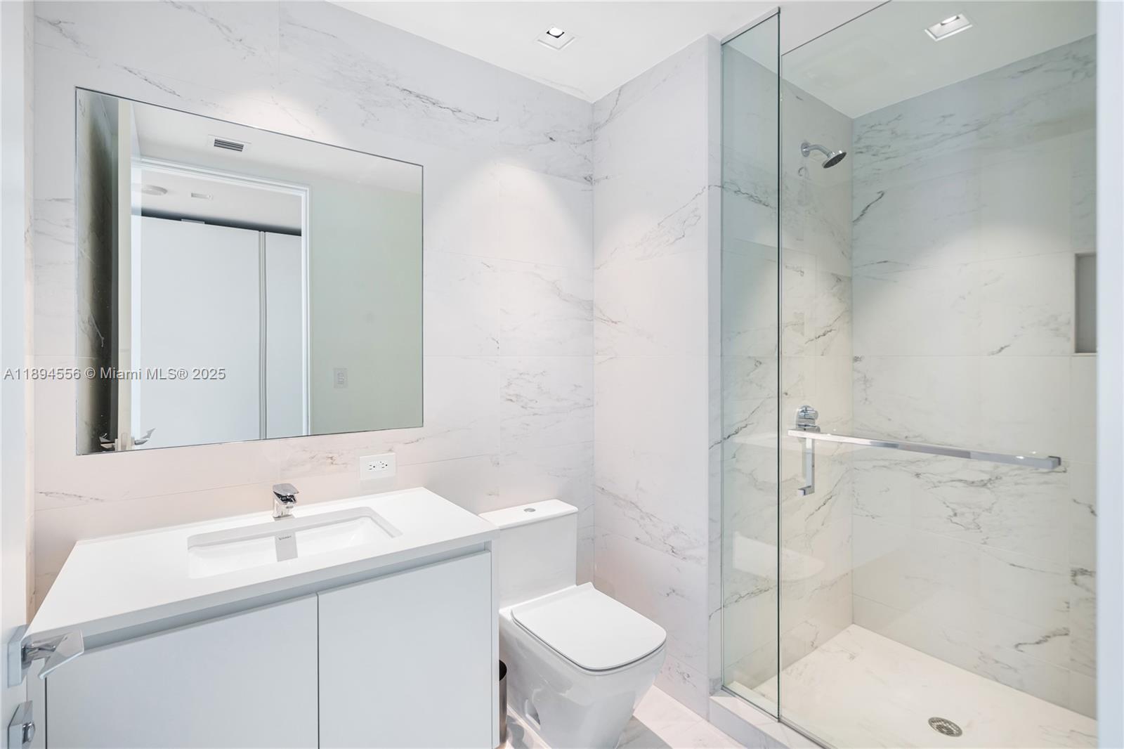 1000 Biscayne Blvd #3301, Miami FL 33132