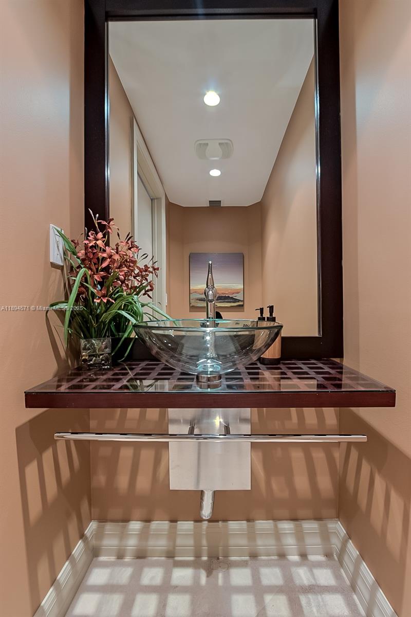 3535 S OCEAN DR #2102, Hollywood FL 33019
