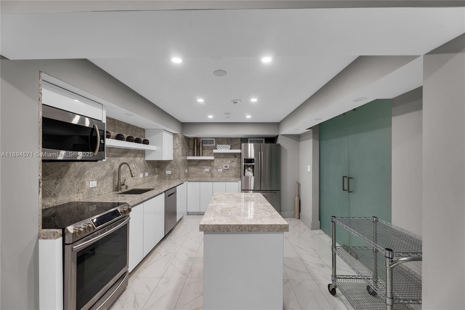 3535 S OCEAN DR #2102, Hollywood FL 33019