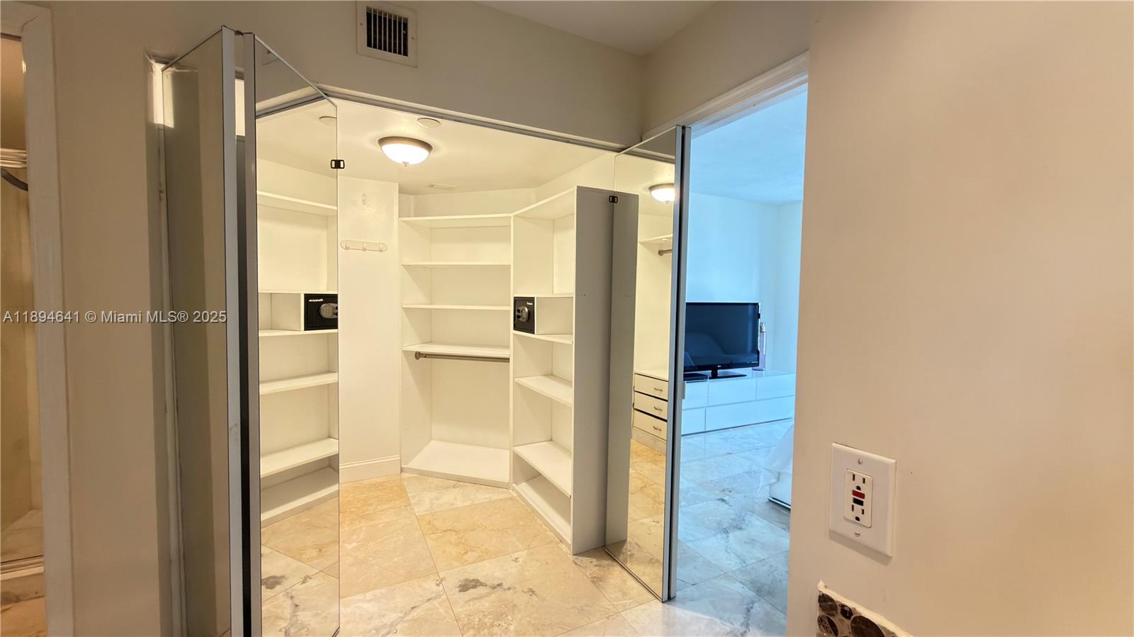 3530 W Mystic Pointe Dr #1602, Aventura FL 33180