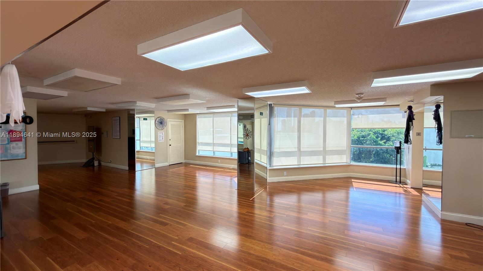 3530 W Mystic Pointe Dr #1602, Aventura FL 33180