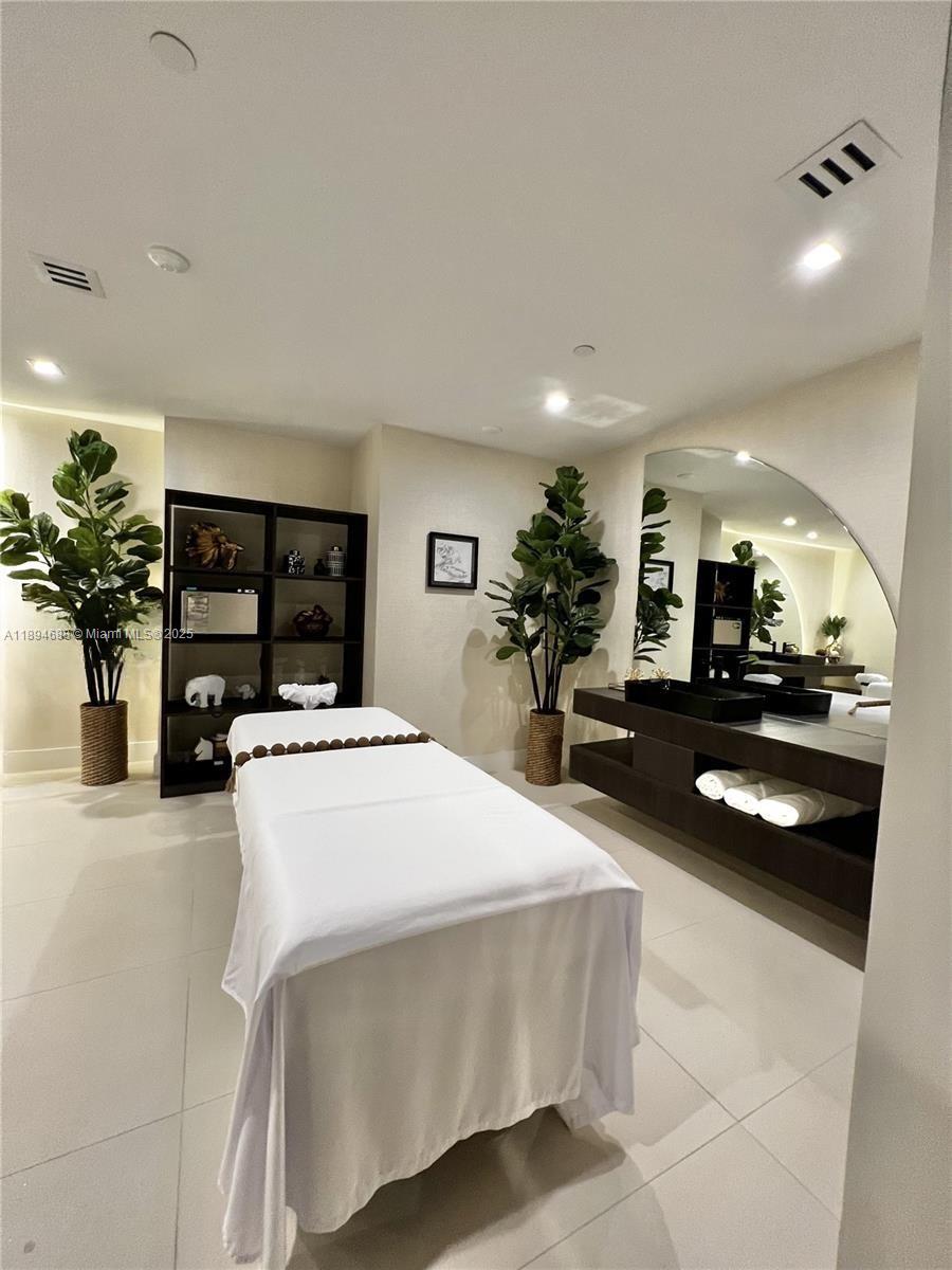 15901 Collins Ave #705, Sunny Isles Beach FL 33160