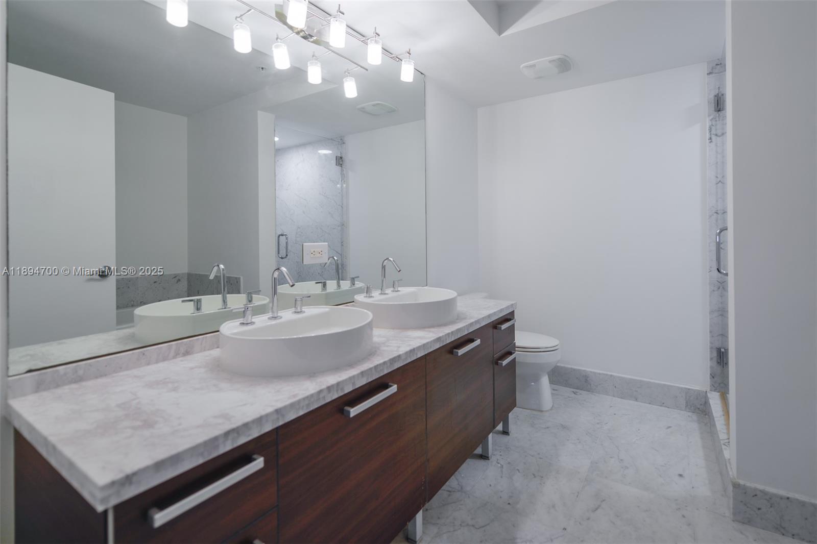 253 NE 2nd St #3902, Miami FL 33132