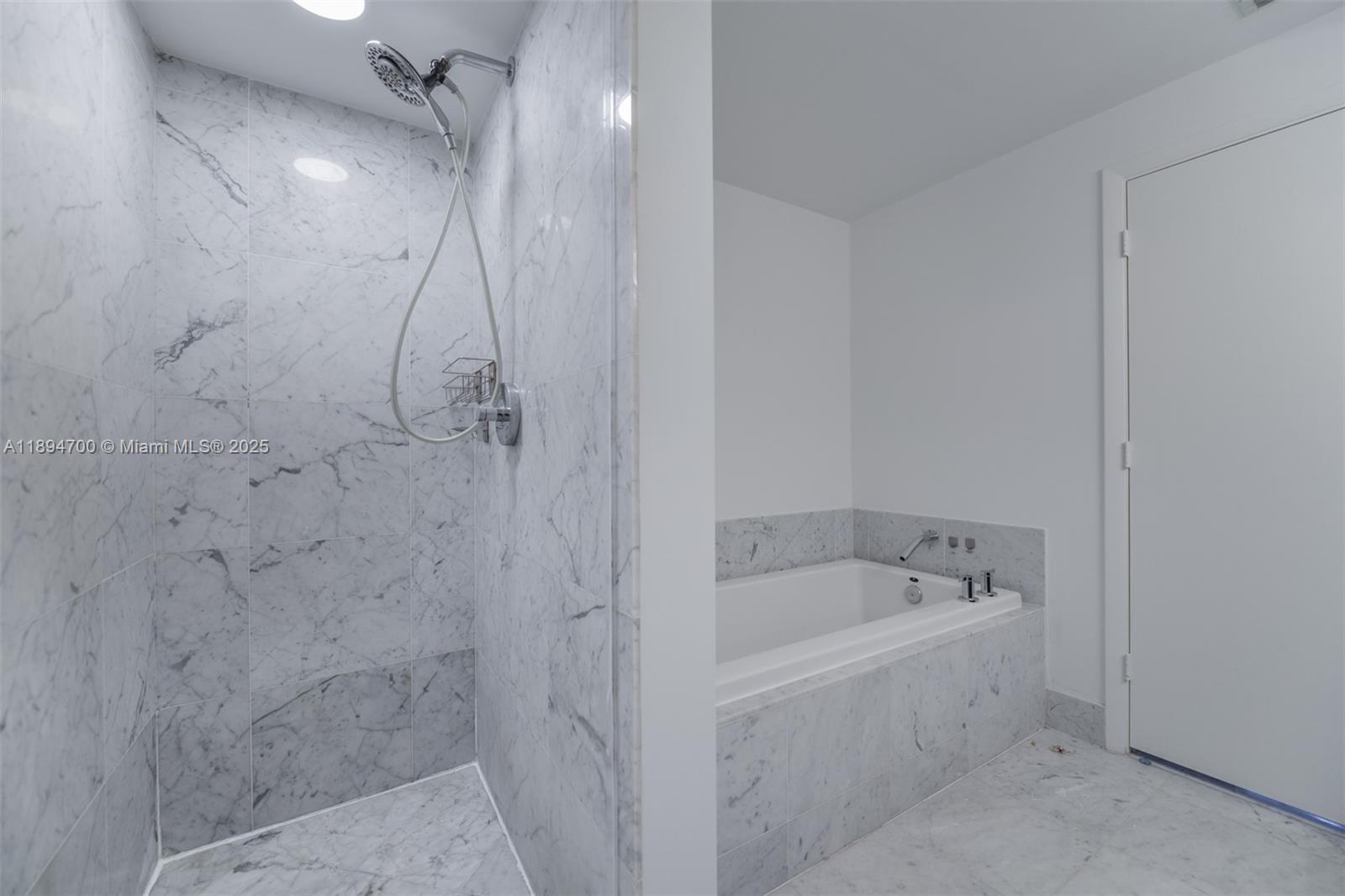 253 NE 2nd St #3902, Miami FL 33132