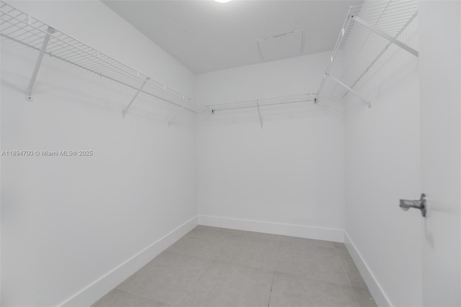 253 NE 2nd St #3902, Miami FL 33132