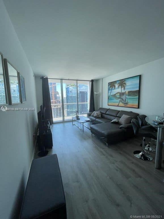 55 SE 6th St #4004, Miami FL 33131