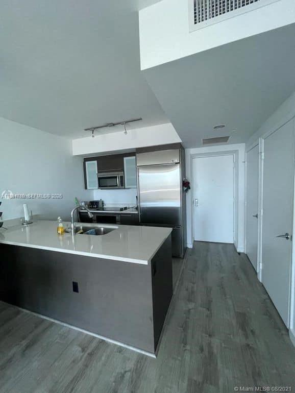 55 SE 6th St #4004, Miami FL 33131