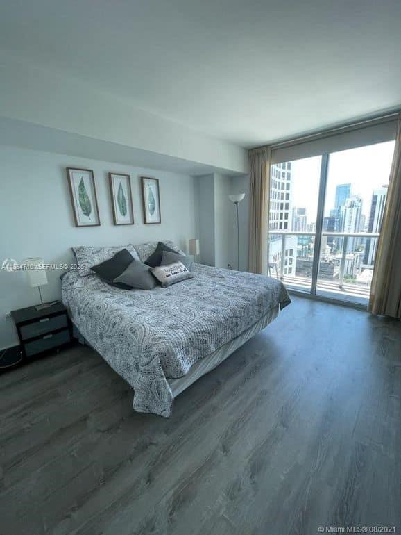 55 SE 6th St #4004, Miami FL 33131