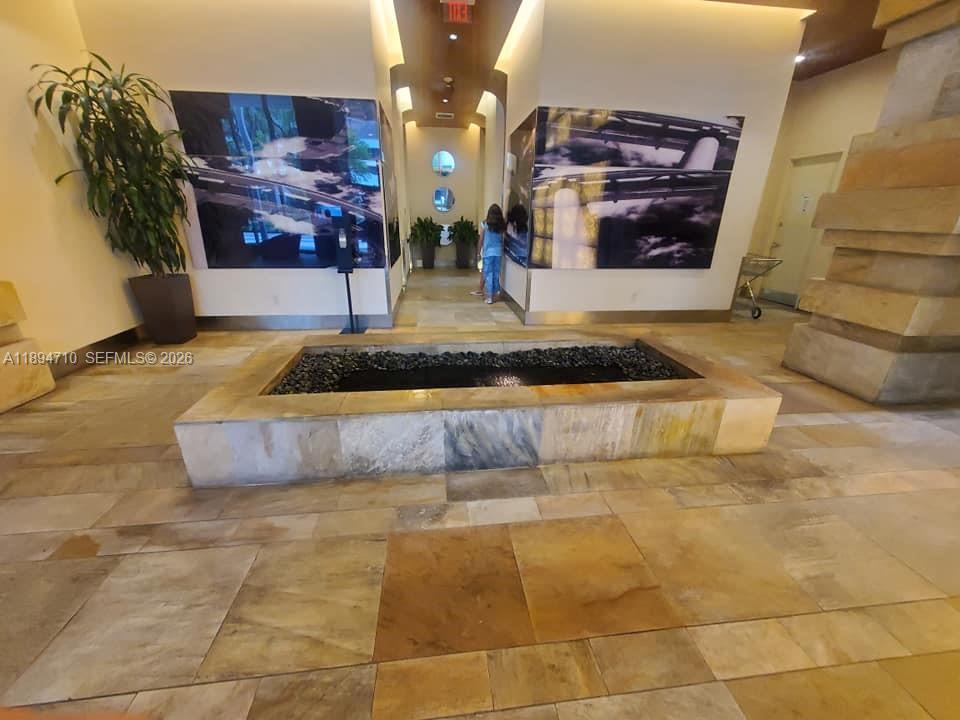 55 SE 6th St #4004, Miami FL 33131
