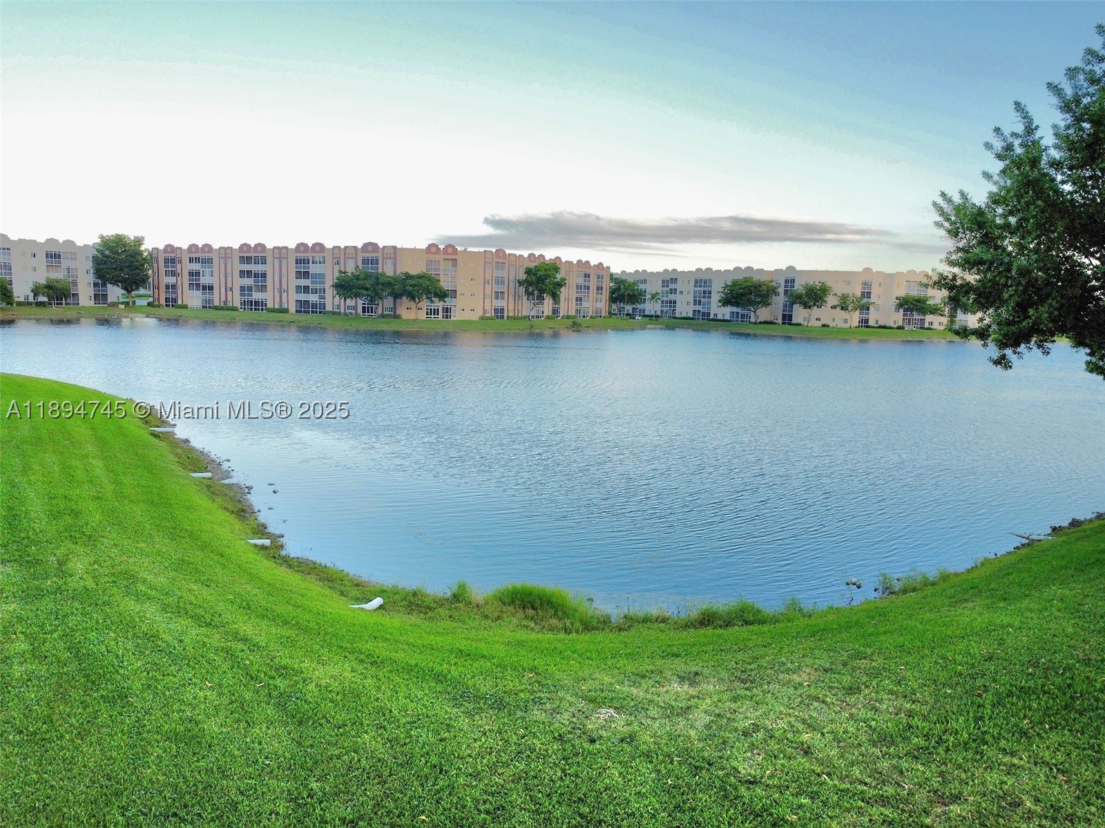 7440 Granville Dr #213, Tamarac FL 33321
