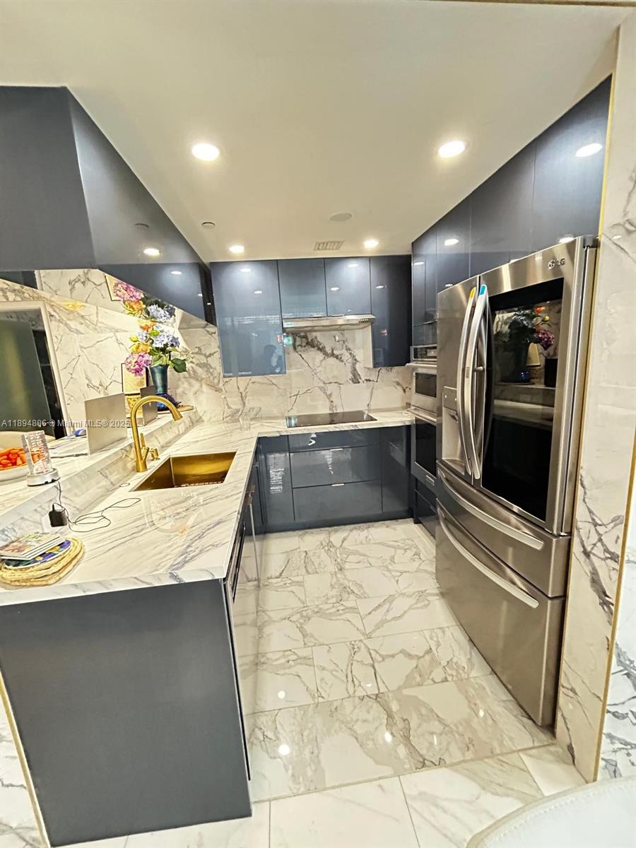 601 NE 23rd St #903, Miami FL 33137